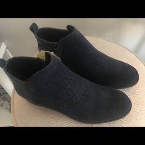 TOM’s Wmn Deia Booties Navy Blue- NWT